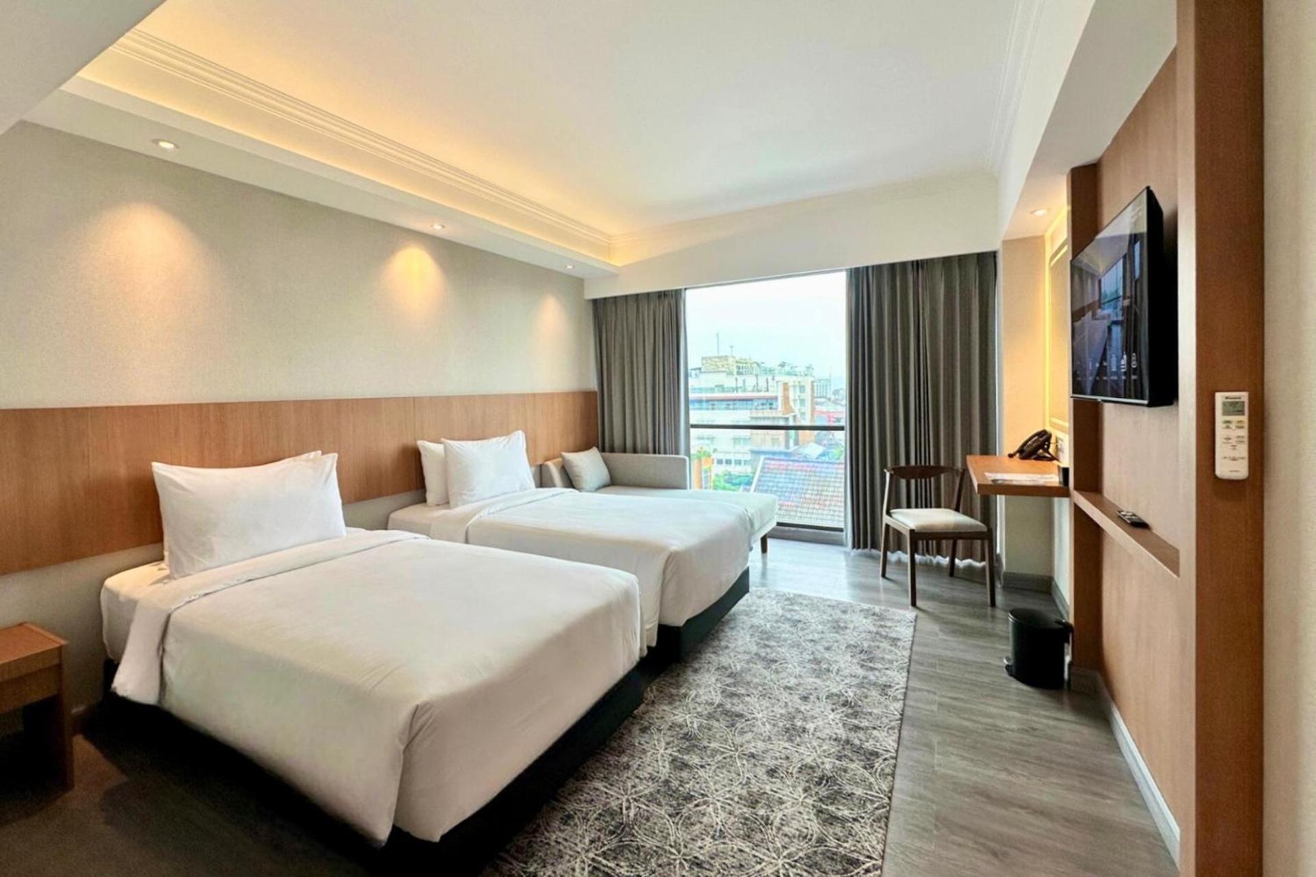 The Malioboro Hotel & Conference Center Yogyakarta Extérieur photo
